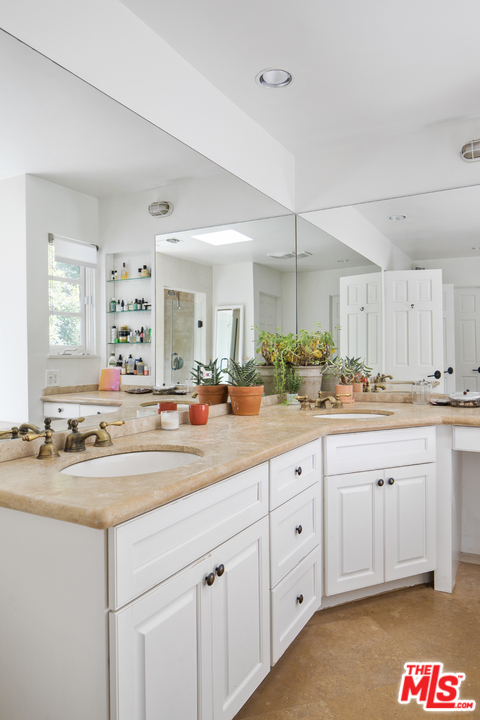 558 East Channel Road Santa Monica, CA 90402 - Photo 25 of 34 a view with double vanity sink and a mirror