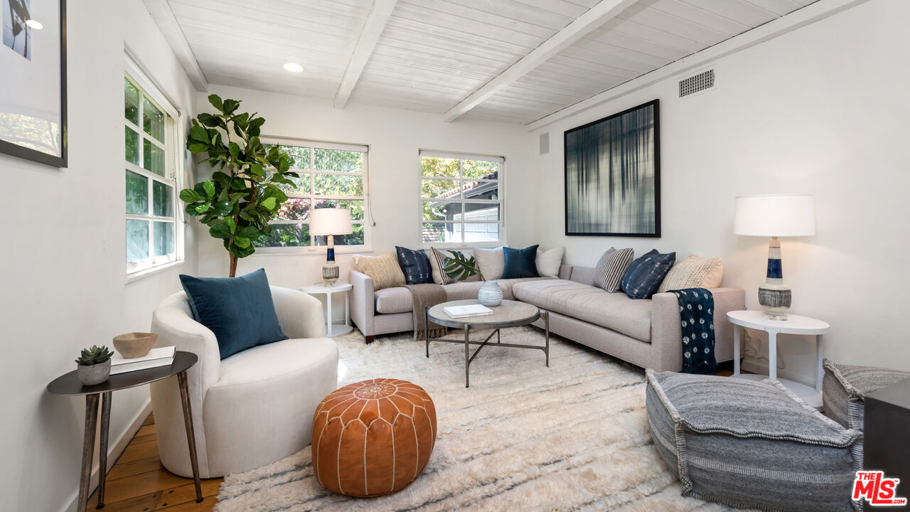 558 East Channel Road Santa Monica, CA 90402 - Photo 4 of 34 a living room with furniture and a potted plant