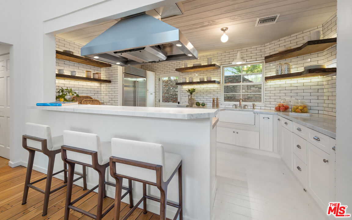558 East Channel Road Santa Monica, CA 90402 - Photo 7 of 34 a kitchen with cabinets and chairs