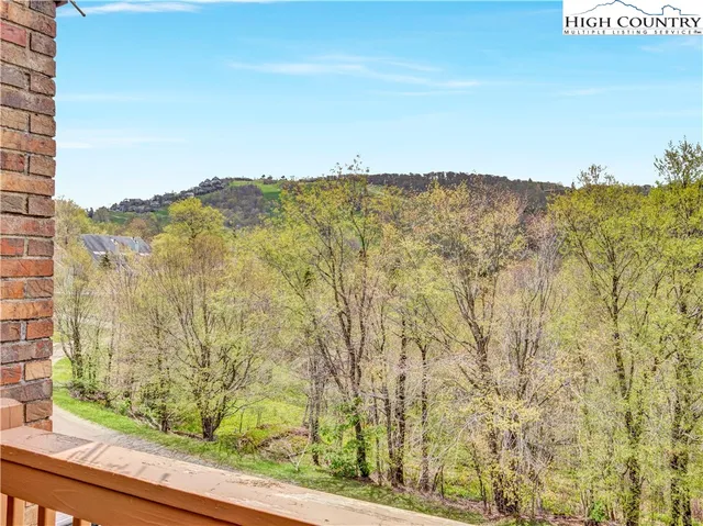 $389,900 | 104 Snow Plow Lane, Unit 2, Beech Mountain, NC 28604
