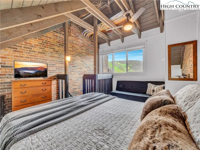 $389,900 | 104 Snow Plow Lane, Unit 2, Beech Mountain, NC 28604