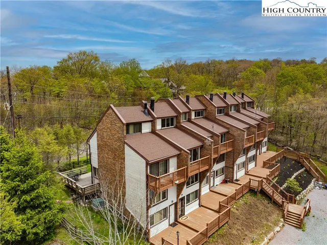 $389,900 | 104 Snow Plow Lane, Unit 2, Beech Mountain, NC 28604