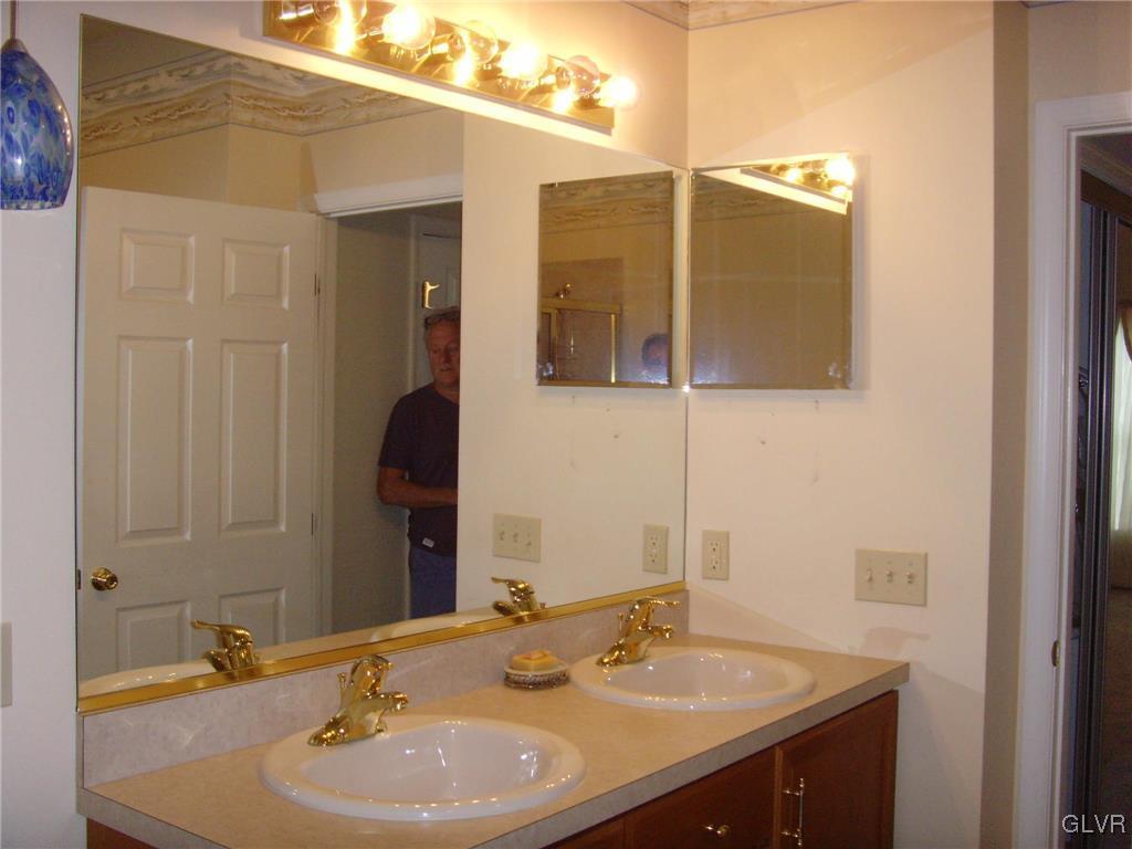 1361 Fox Ridge Easton, PA 18040 - Photo 16 of 25 Gallery Image 16