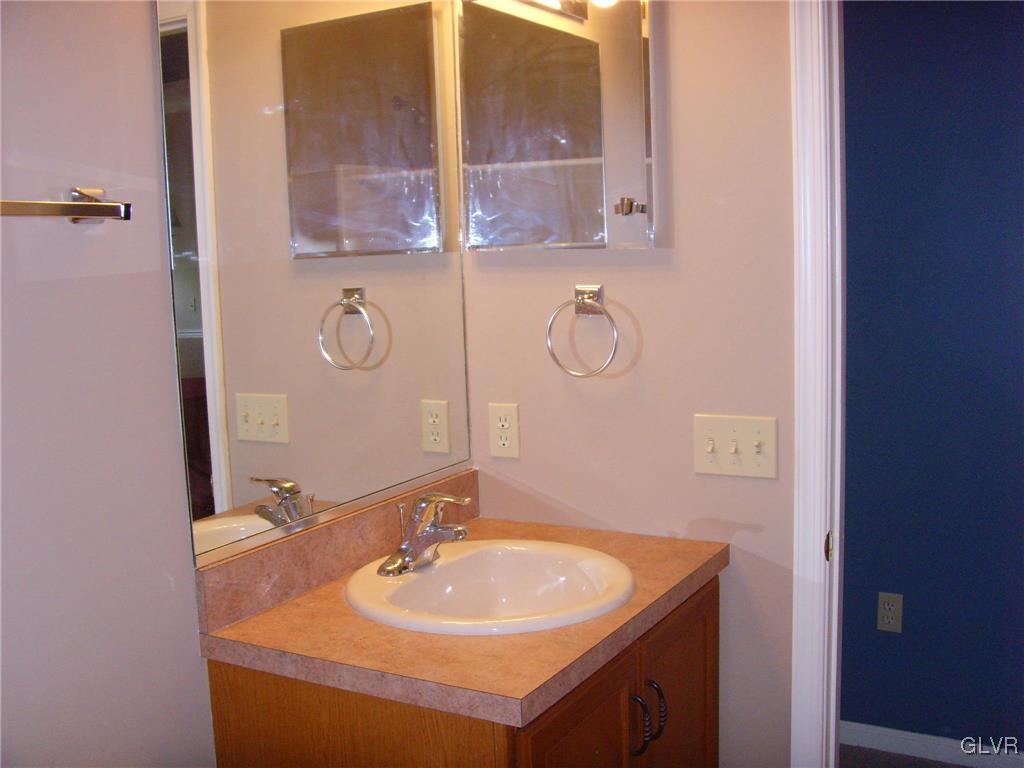 1361 Fox Ridge Easton, PA 18040 - Photo 17 of 25 Gallery Image 17