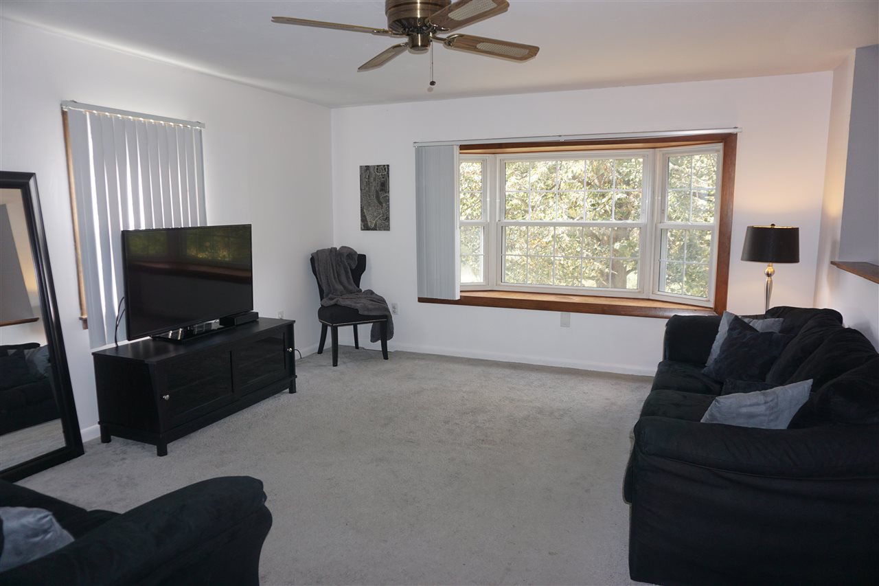 390 Main Dunstable Road Nashua, NH 03062 - Photo 6 of 35