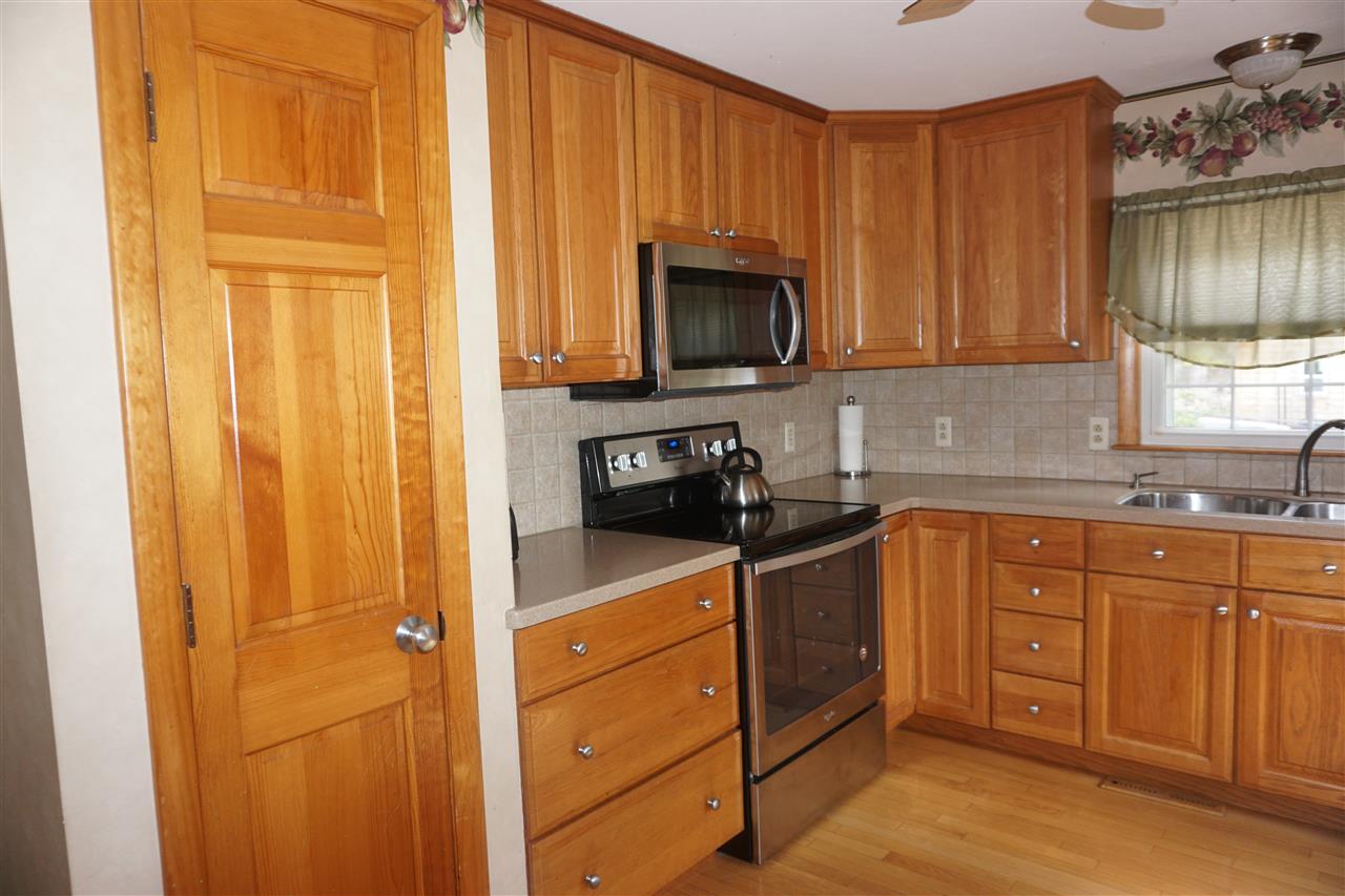 390 Main Dunstable Road Nashua, NH 03062 - Photo 9 of 35