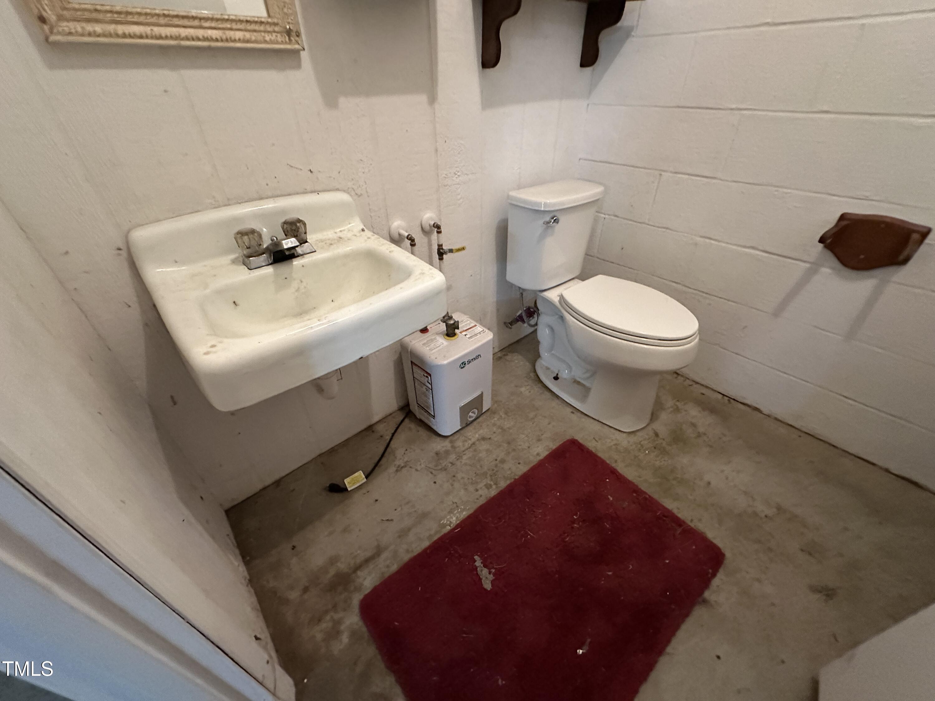 4459 Highway 62 Burlington, NC 27215 - Photo 25 of 27 a bathroom with a sink toilet and mirror