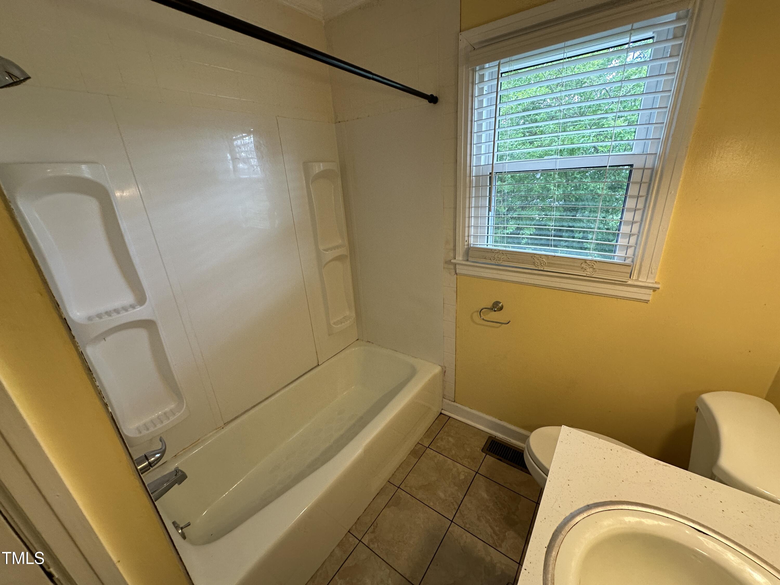4459 Highway 62 Burlington, NC 27215 - Photo 7 of 27 a bathroom with a sink and bathtub