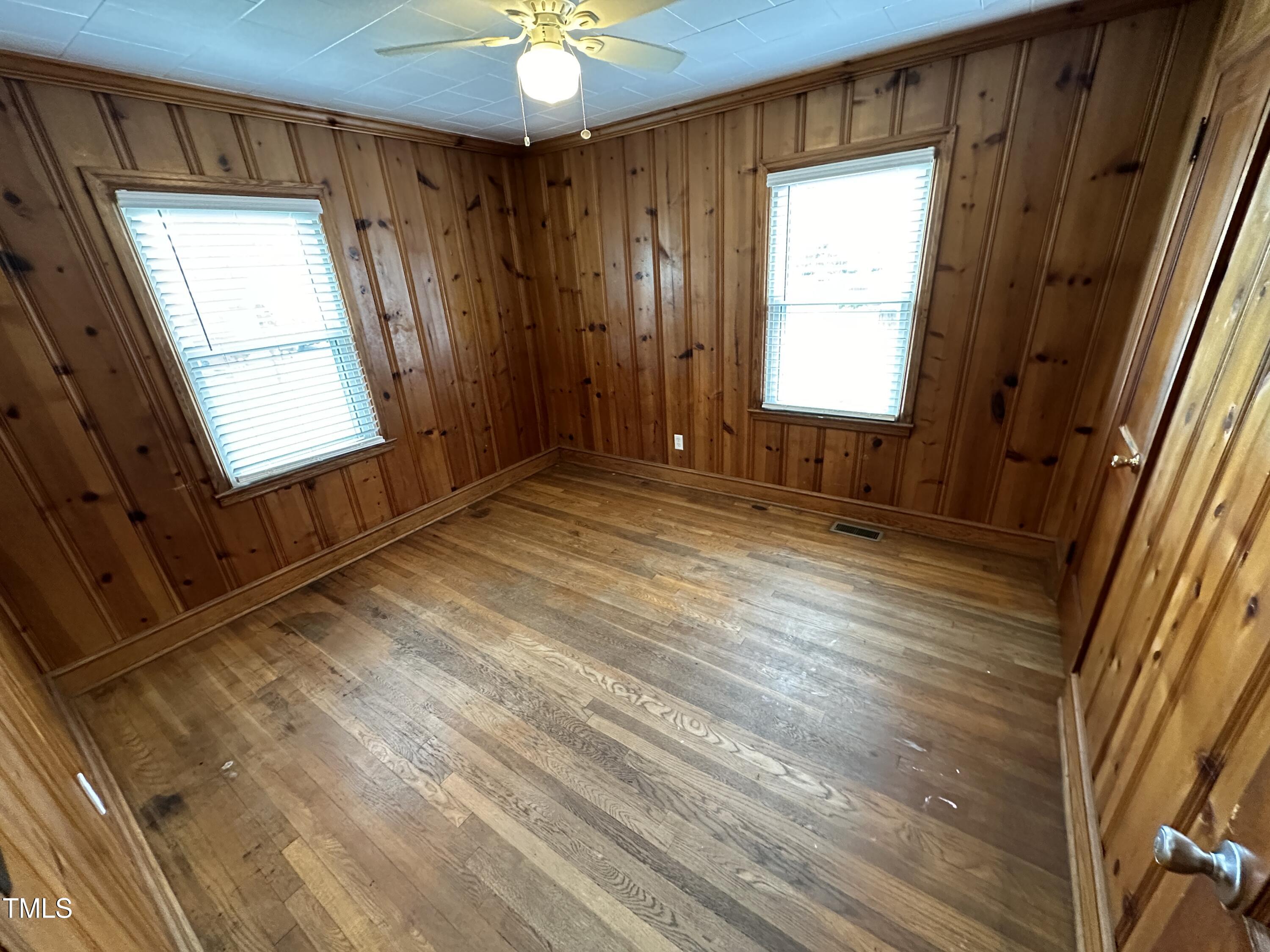 4459 Highway 62 Burlington, NC 27215 - Photo 8 of 27 a view of an empty room with a window
