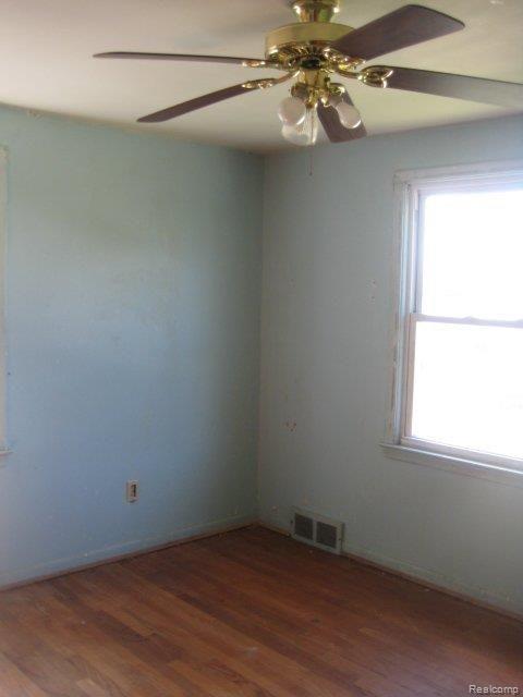 32348 Ruehle Avenue Warren, MI 48093 - Photo 8 of 12 BEDROOM3.JPG