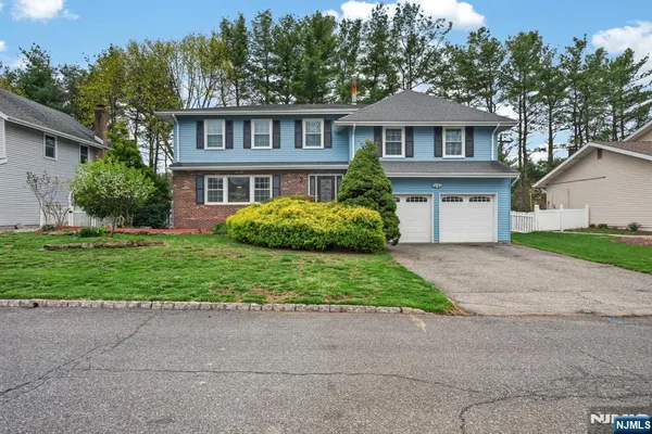 $849,000 | 7 Chicopee Drive, Wayne, NJ 07470