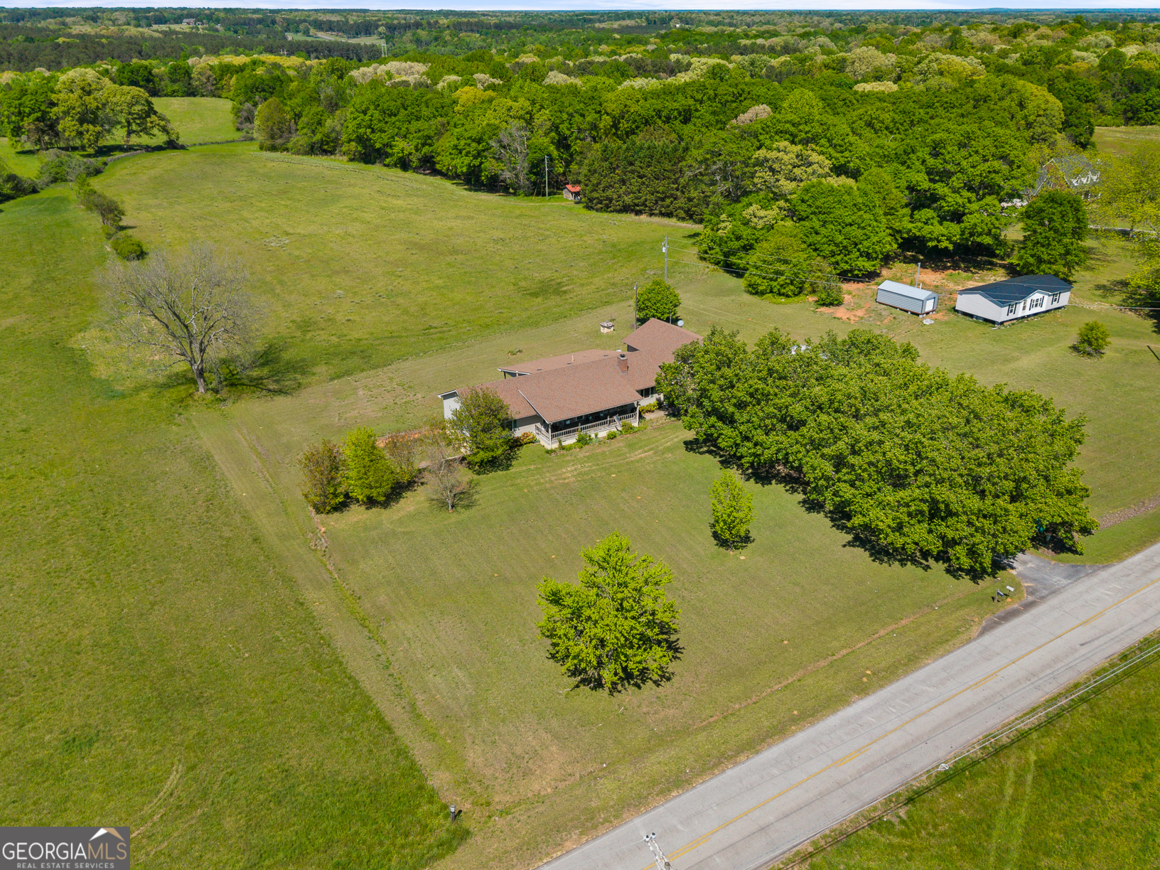 696 Hickory Crossing Road Hartwell, GA 30643 - Photo 4 of 33