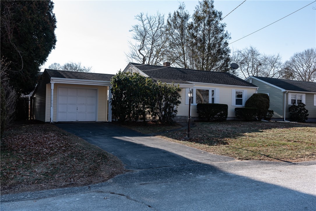 11 Overhill Road Warren, RI 02885 - Photo 3 of 23