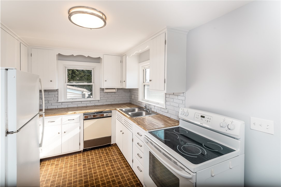 11 Overhill Road Warren, RI 02885 - Photo 8 of 23