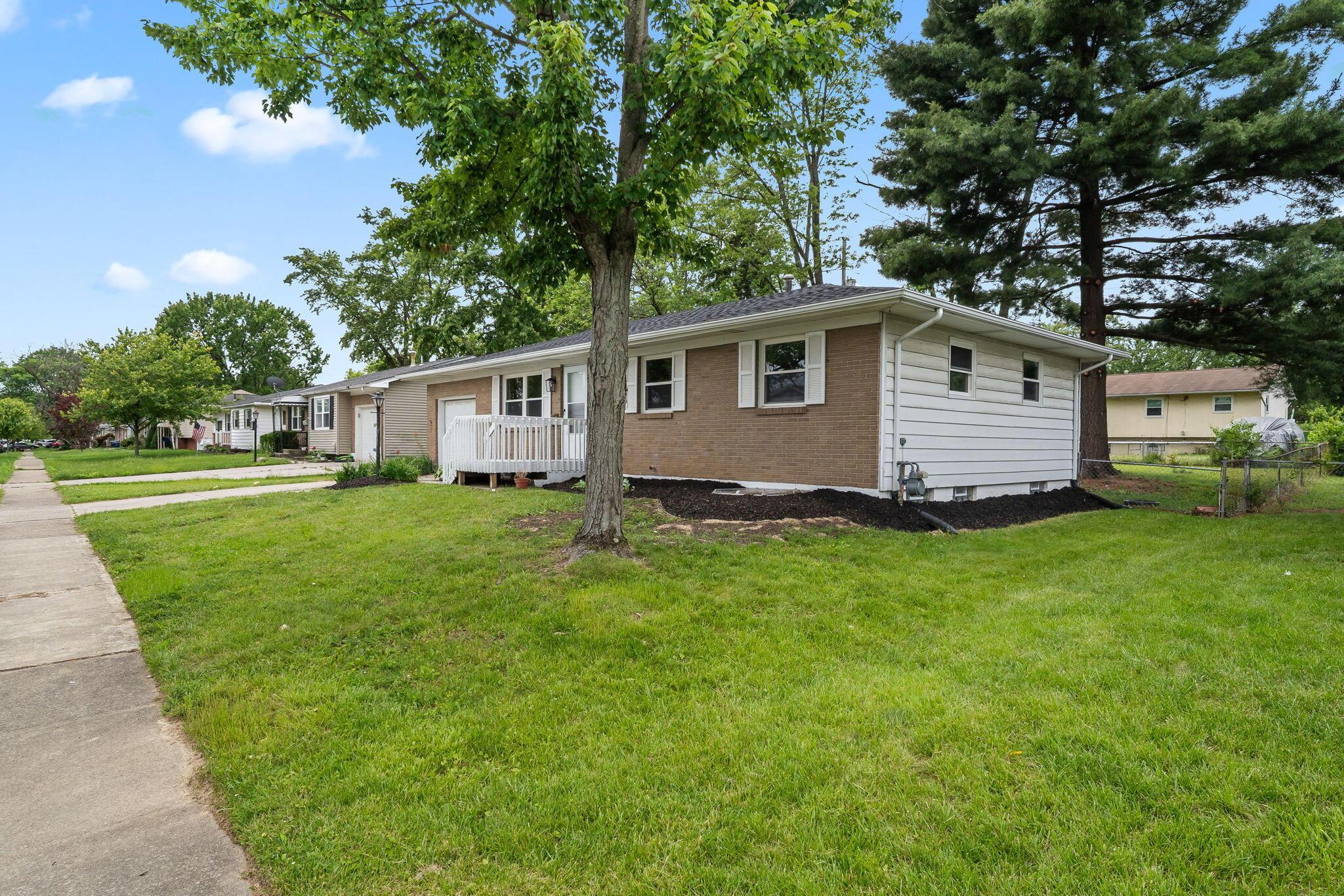 6365 Faircrest Road Columbus, OH 43229 - Photo 9 of 87 9-web-or-mls-DSC01259-2