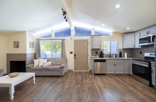 $375,000 | 5925 Mendocino Boulevard, Sacramento, CA 95824