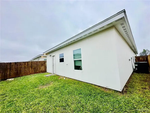 $1,250 | 4904 North Crown Point, Unit 3, Pharr, TX 78577