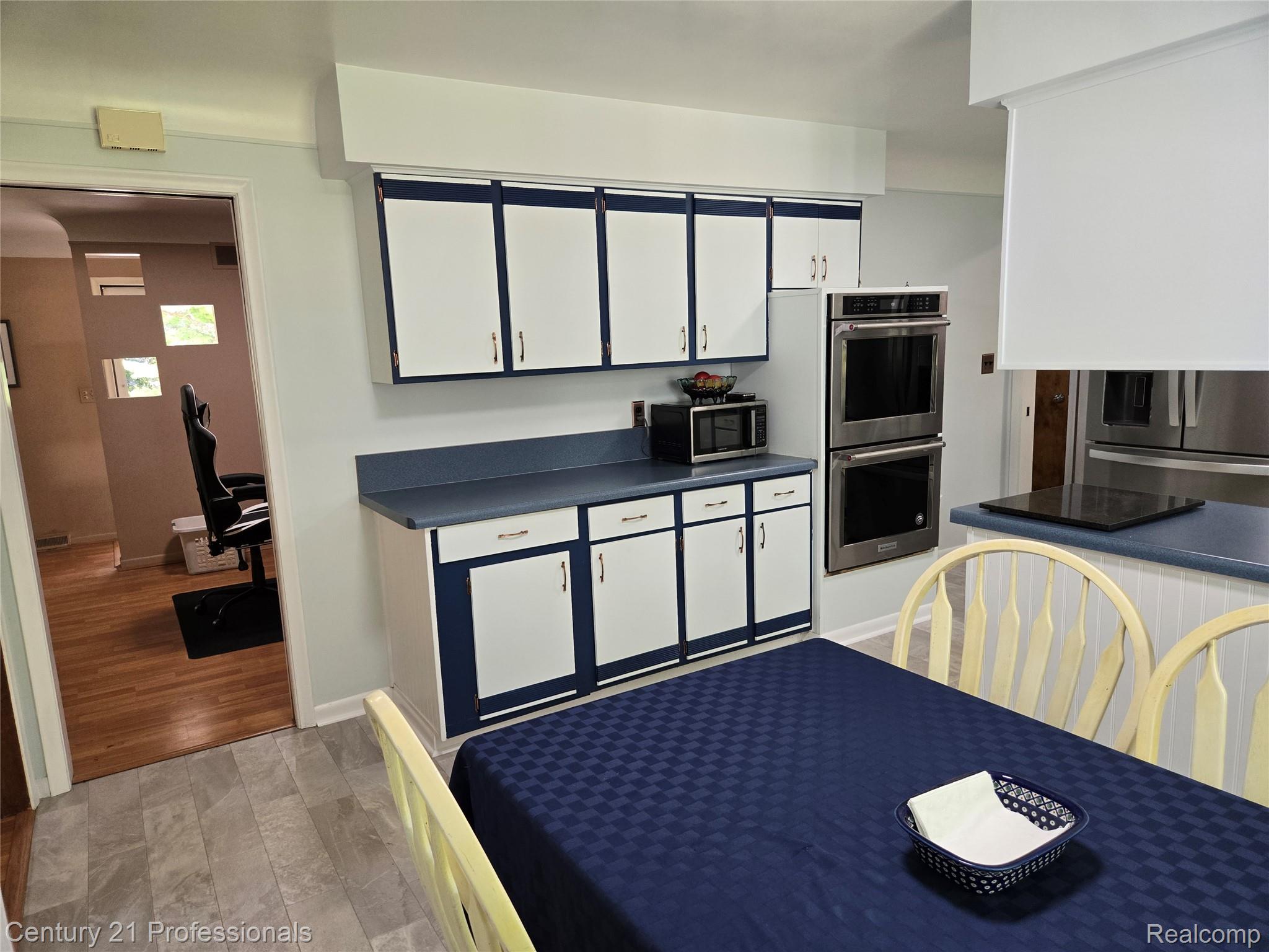 650 Longford Drive Rochester, MI 48309 - Photo 9 of 37 20250902_130421.jpg
