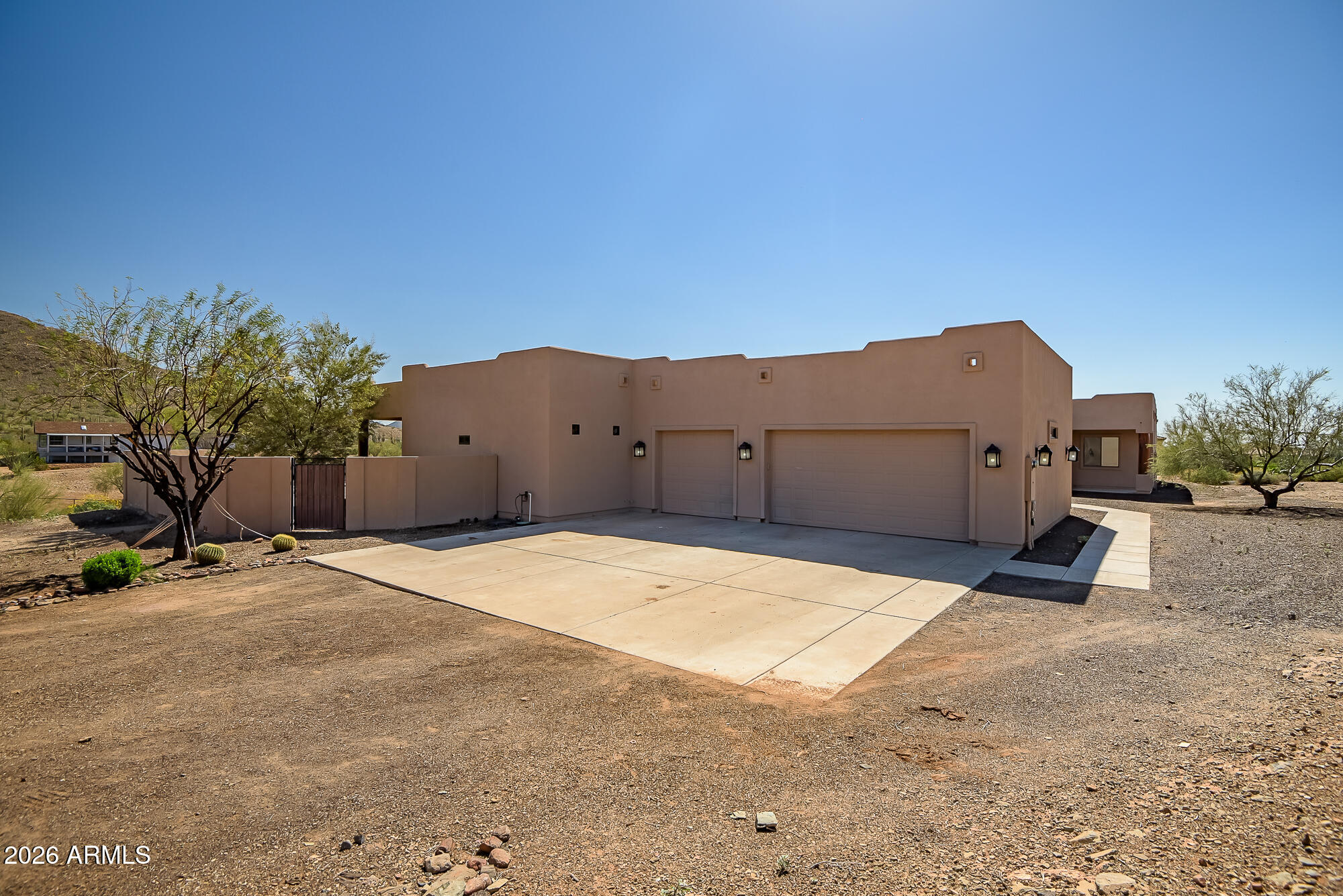 1121 East Saddle Mountain Road Phoenix, AZ 85086 - Photo 7 of 49 a backyard of a house