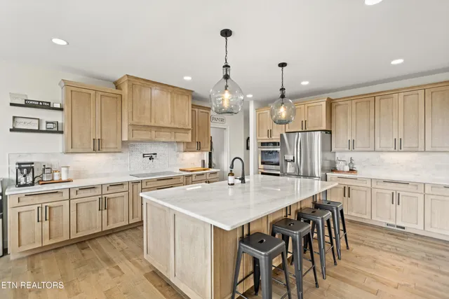 $1,375,000 | 888 Smokey Quartz Boulevard, New Tazewell, TN 37825