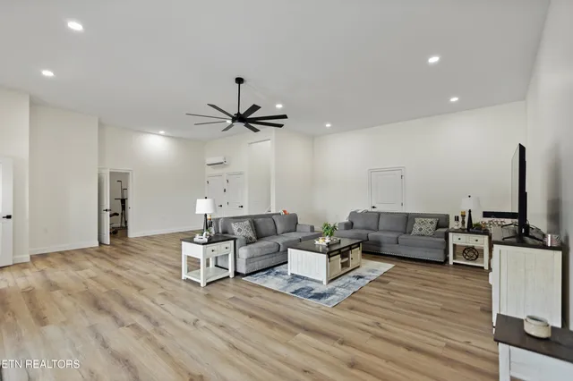 $1,375,000 | 888 Smokey Quartz Boulevard, New Tazewell, TN 37825