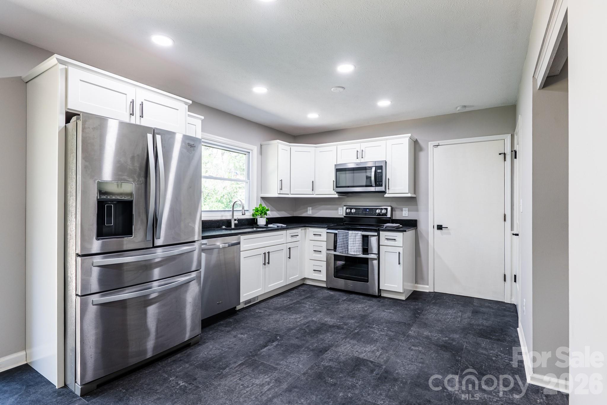 8 Hillview Road Asheville, NC 28805 - Photo 16 of 42