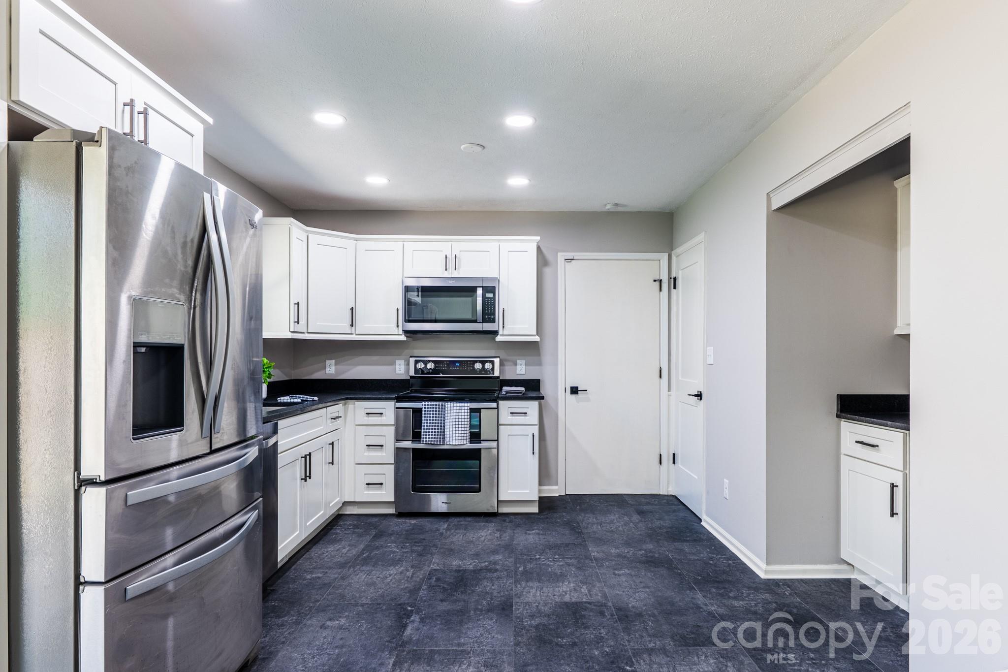 8 Hillview Road Asheville, NC 28805 - Photo 18 of 42