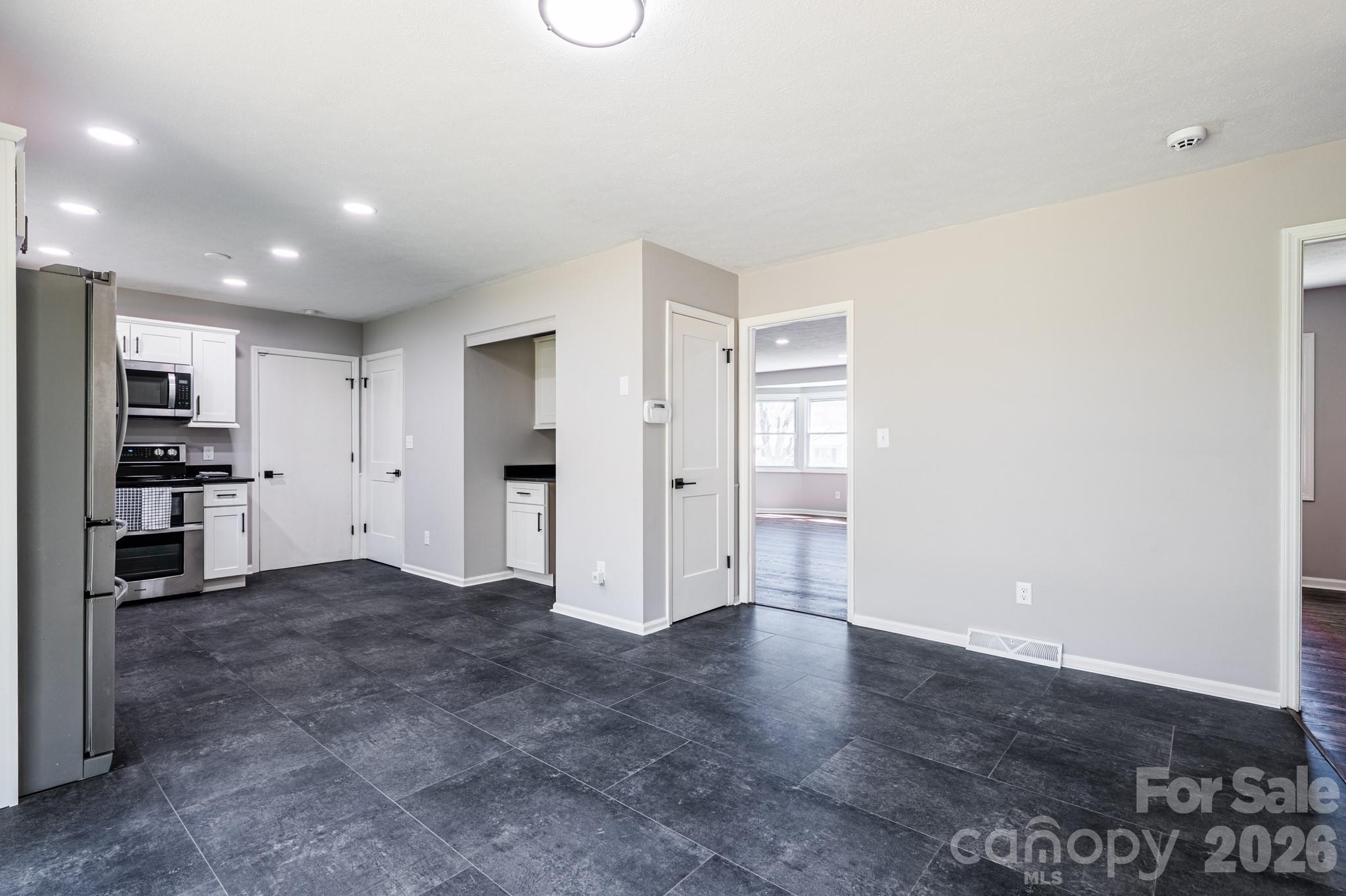 8 Hillview Road Asheville, NC 28805 - Photo 27 of 42