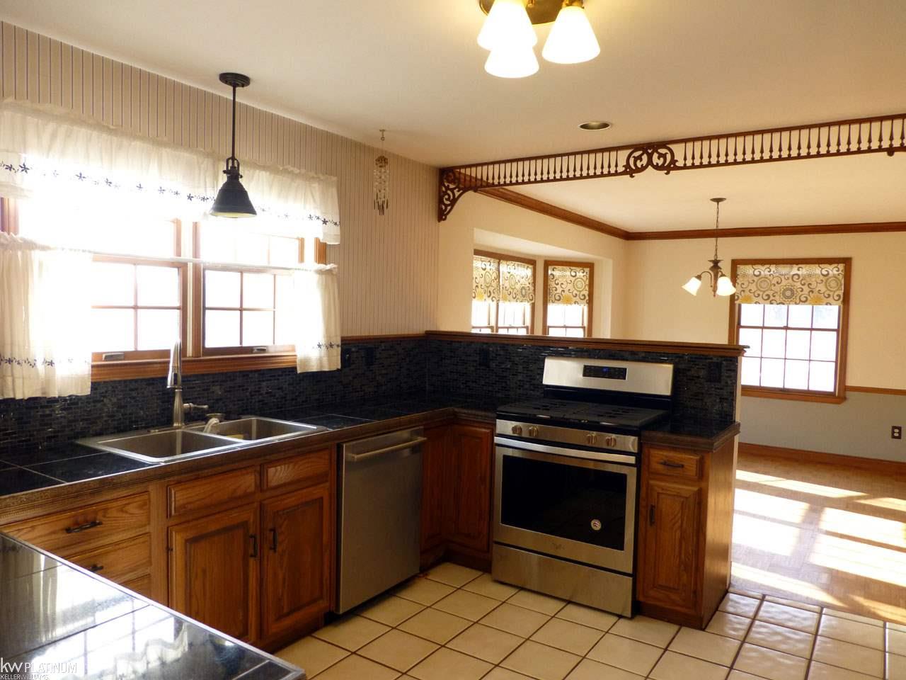 8151 Division Road Casco, MI 48064 - Photo 12 of 72 50002292-11.JPG