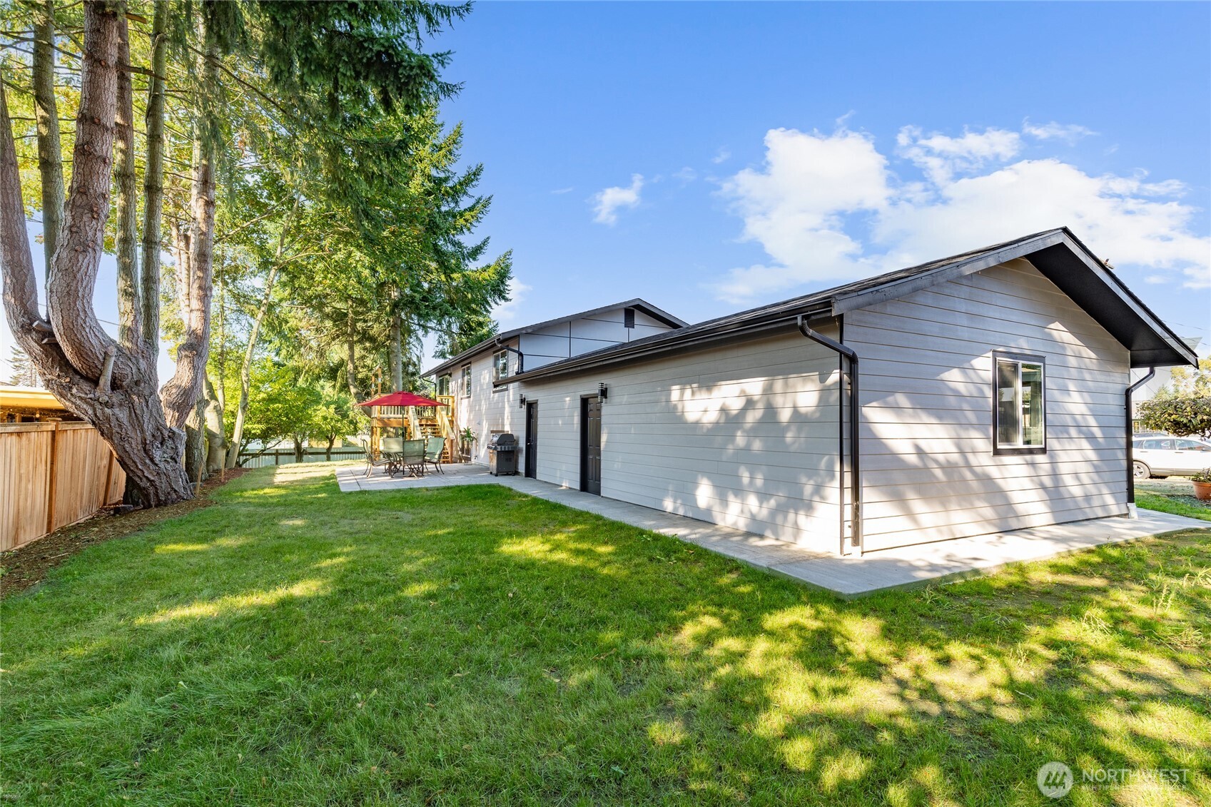 1112 Redmond Avenue Northeast Renton, WA 98056 - Photo 36 of 40