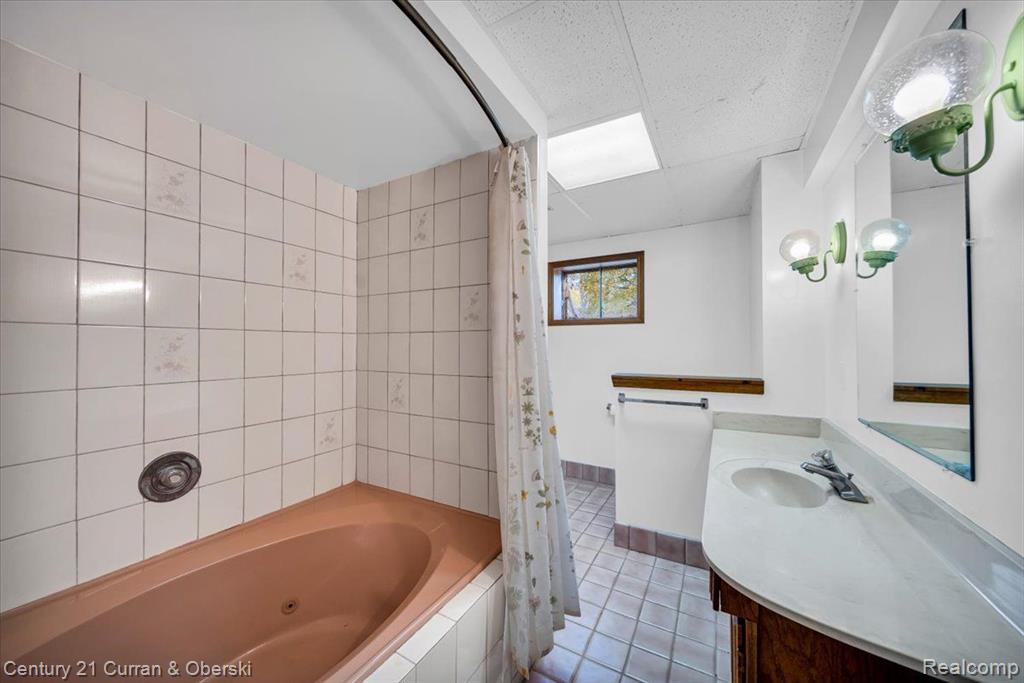 1581 South Hickory Ridge Road Highland, MI 48357 - Photo 26 of 44