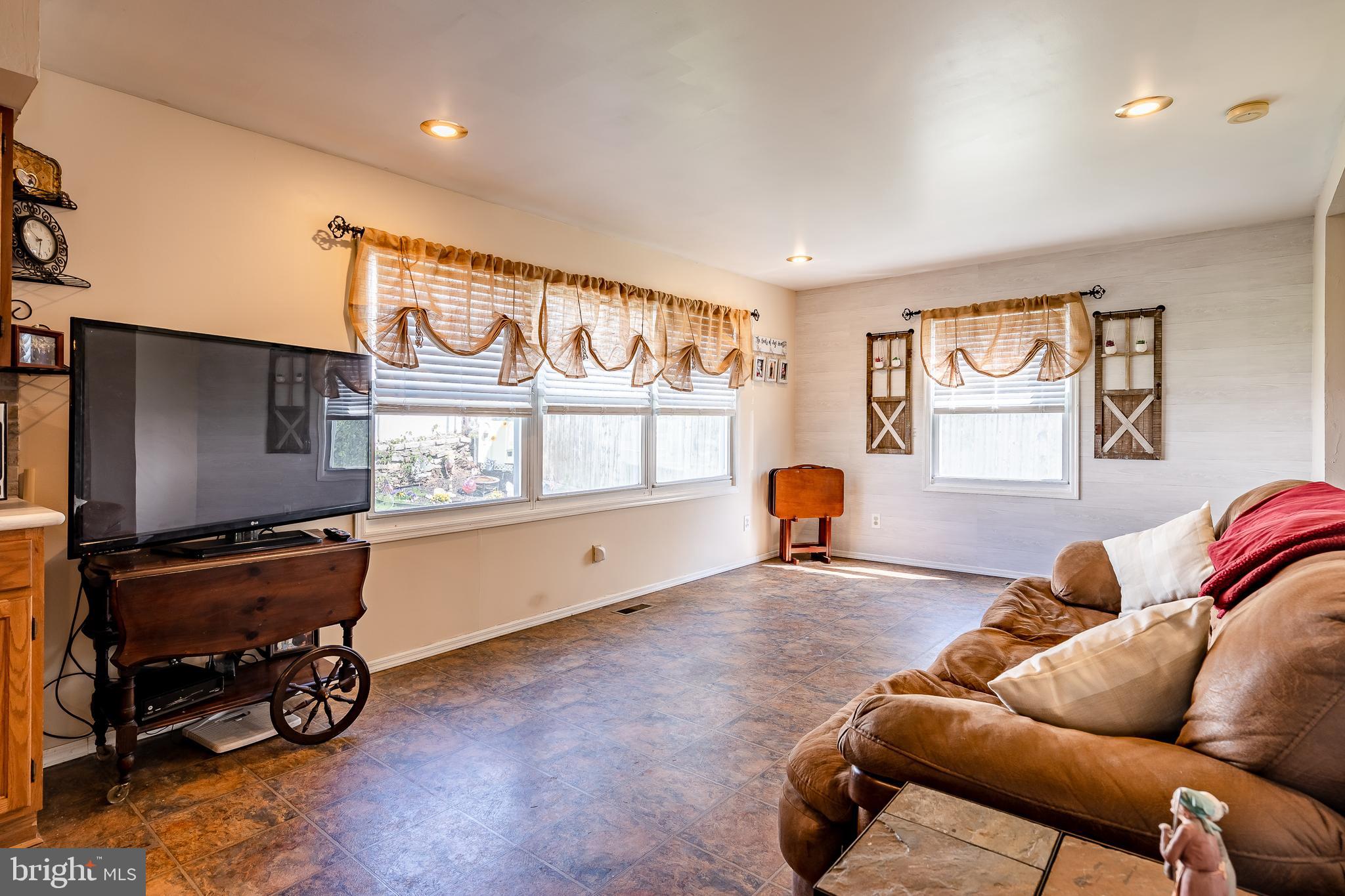 1025 Lamb Road Secane, PA 19018 - Photo 4 of 13