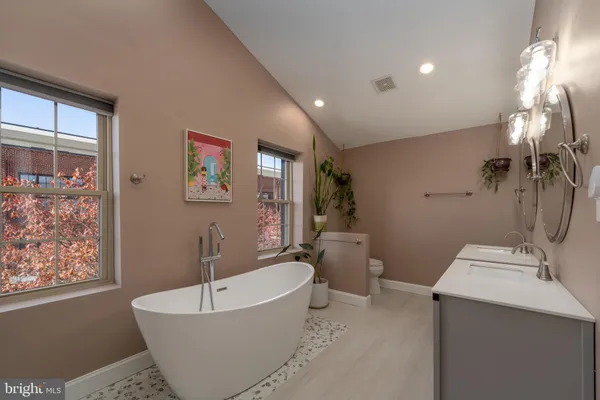 $605,000 | 1800 East Pratt Street, Baltimore, MD 21231