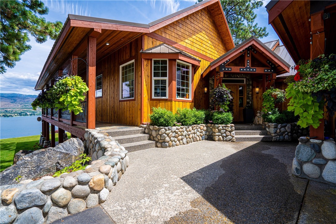 4135 South Lakeshore Road Chelan, WA 98816 - Photo 1 of 9 Gallery Image 1