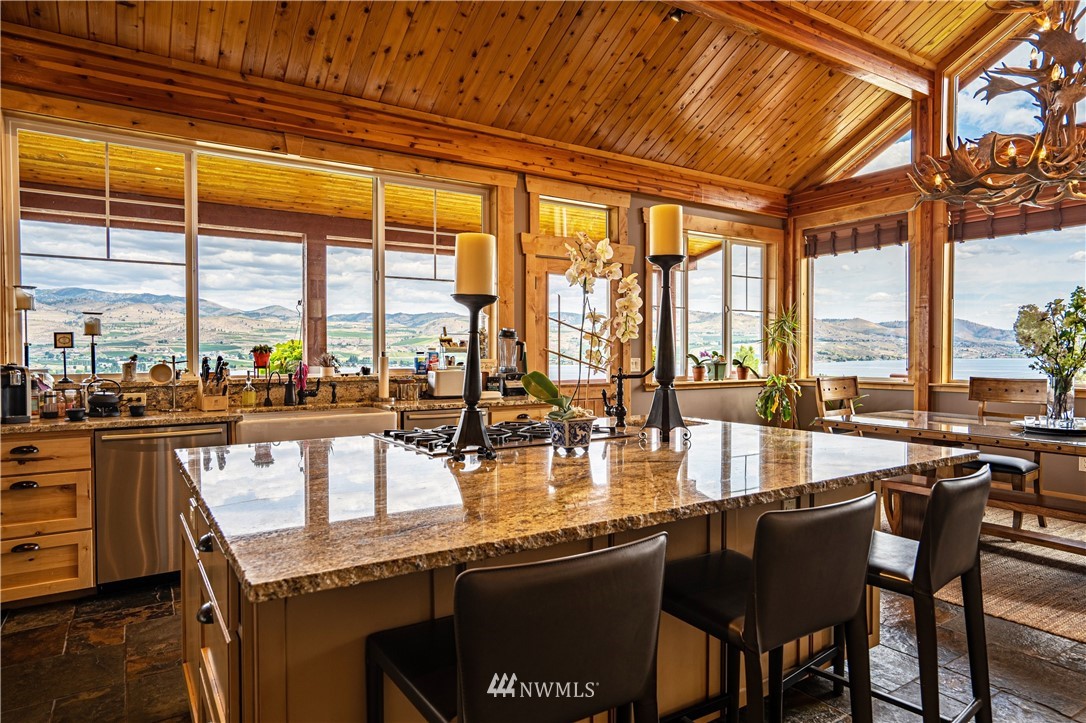 4135 South Lakeshore Road Chelan, WA 98816 - Photo 2 of 9 Gallery Image 2