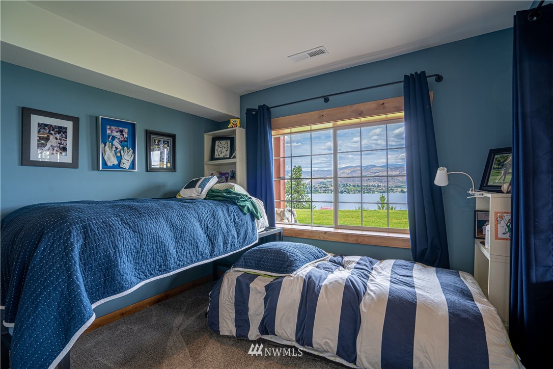 4135 South Lakeshore Road Chelan, WA 98816 - Photo 7 of 9 Gallery Image 7