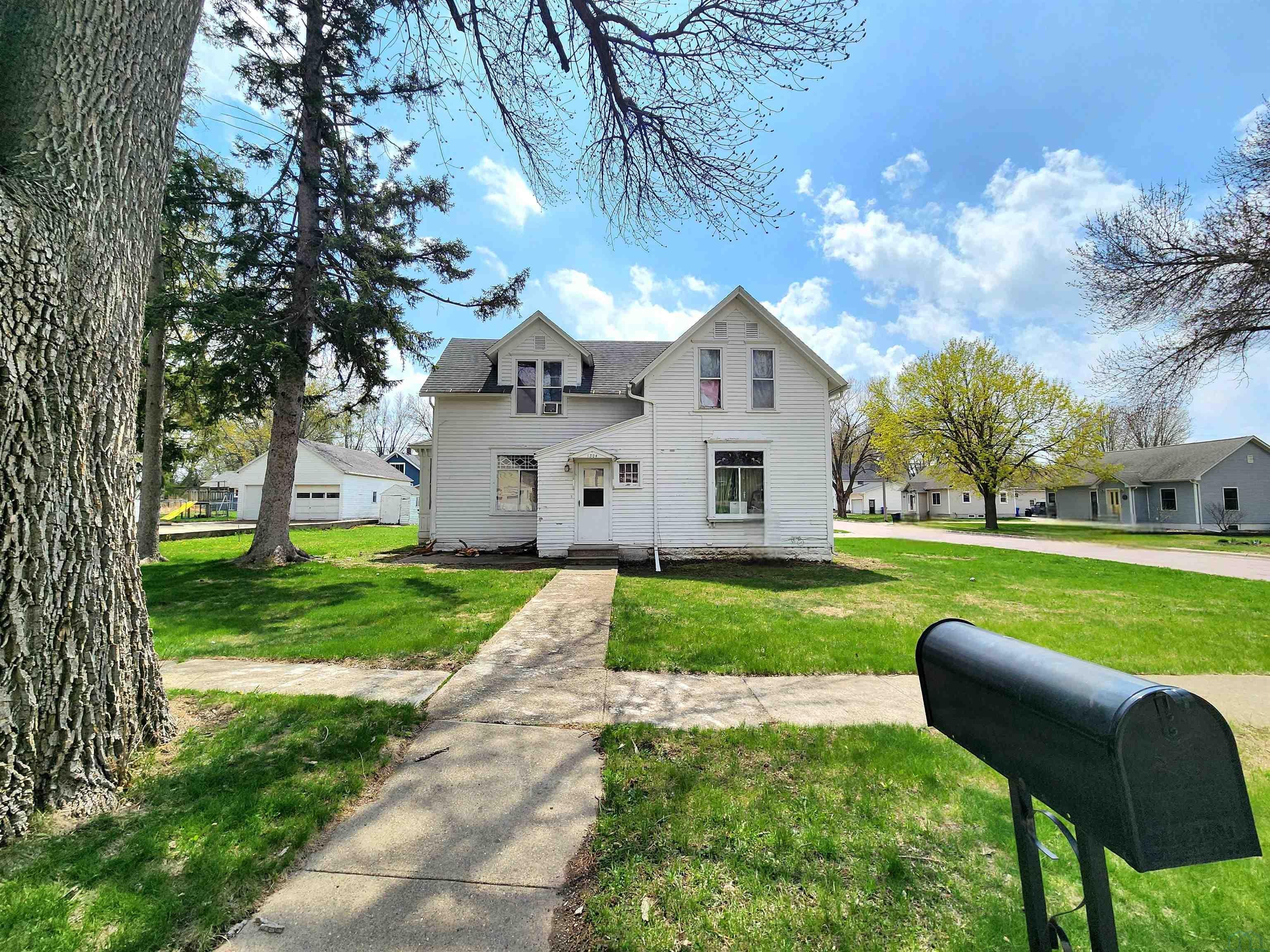 1304 3rd Street Hull, IA 51239 - Photo 4 of 44 Gallery Image 4