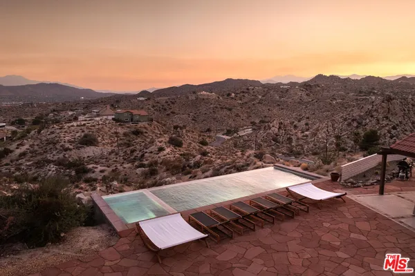 a view of an outdoor space