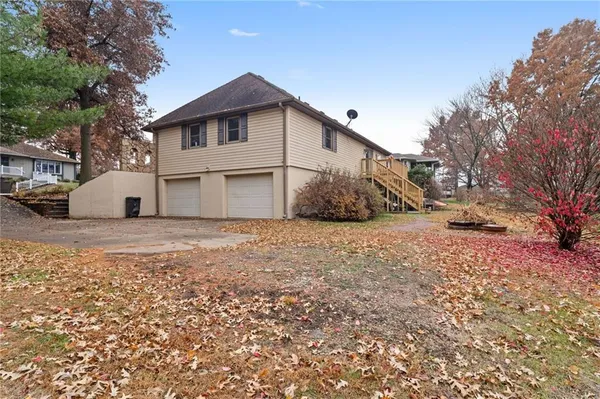 $298,000 | 406 Frederick Drive, Gower, MO 64454