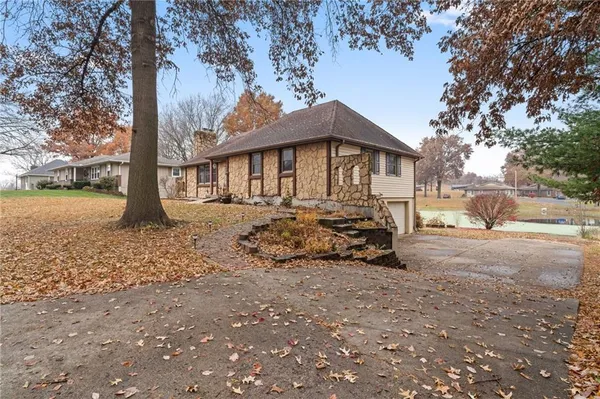 $298,000 | 406 Frederick Drive, Gower, MO 64454