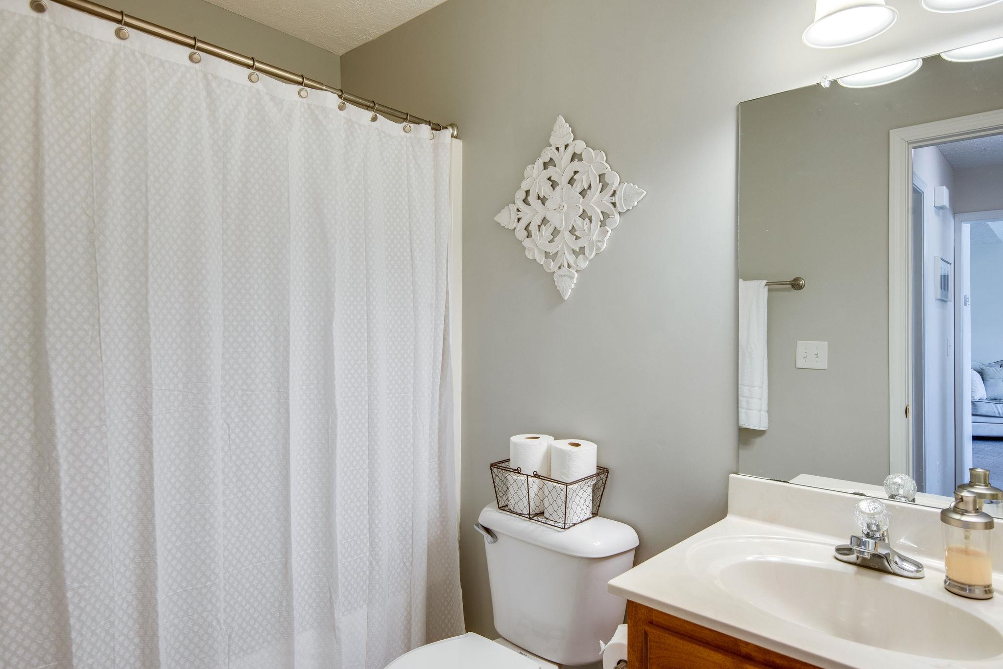 911 Franklin Road Charlotte, TN 37036 - Photo 11 of 30 Guest Bath