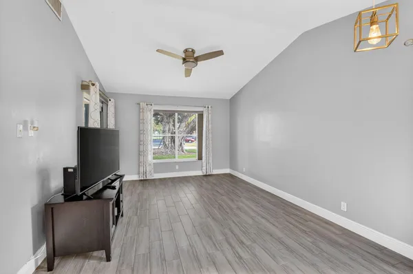 $289,000 | 28 Vía De Casas Norte, Unit 28, Boynton Beach, FL 33426
