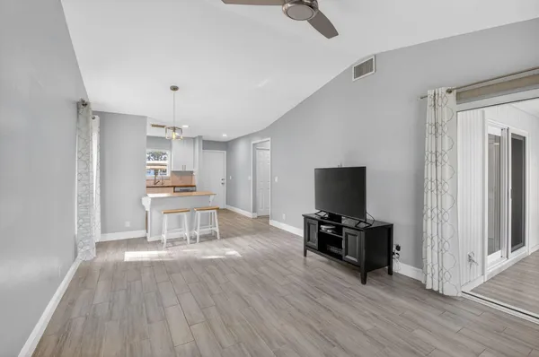 $289,000 | 28 Vía De Casas Norte, Unit 28, Boynton Beach, FL 33426