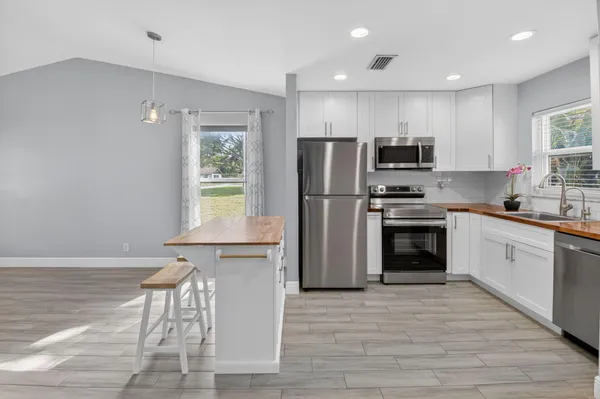 $289,000 | 28 Vía De Casas Norte, Unit 28, Boynton Beach, FL 33426