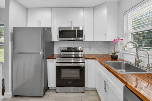 $289,000 | 28 Vía De Casas Norte, Unit 28, Boynton Beach, FL 33426