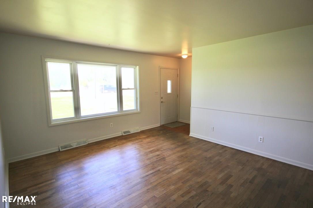 2322 North State Road Davison, MI 48423 - Photo 5 of 30 50010213-4.JPG