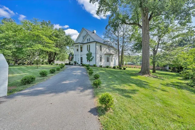 $985,000 | 1221 Oakwood Street, Bedford, VA 24523