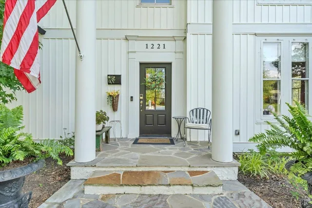 $985,000 | 1221 Oakwood Street, Bedford, VA 24523