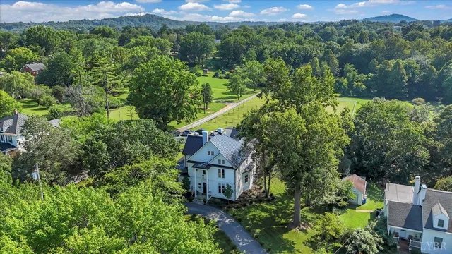 $985,000 | 1221 Oakwood Street, Bedford, VA 24523