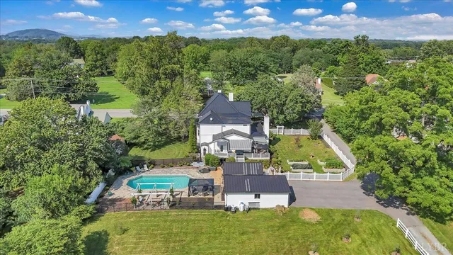 $985,000 | 1221 Oakwood Street, Bedford, VA 24523